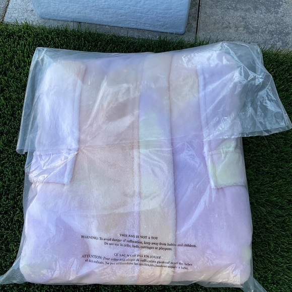 Victorias Secret PINK Bathrobe **NEW ** - Picture 3 of 3